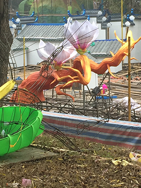 第二十四届自贡国际恐龙灯会紧张施工